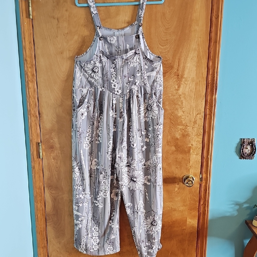 SHEIN Gray Floral Striped Jumpsuit with Spaghetti Straps